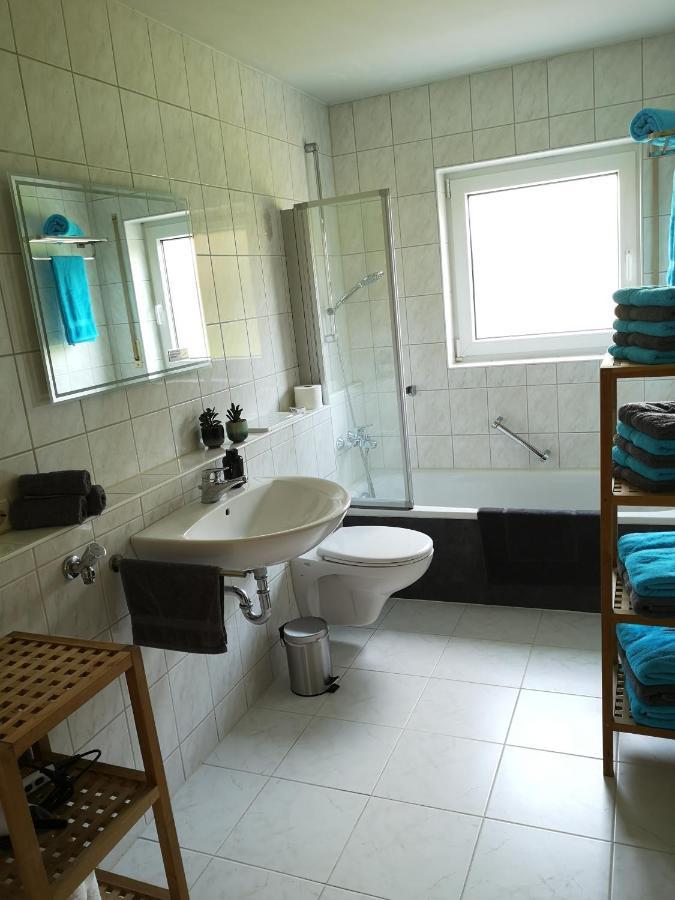 Familienfreundliche Ferienwohnung Mit Wohlfuehlbalkon Und Kostenlosem Parkplatz Nahe Messe Und Bodensee Meckenbeuren Dış mekan fotoğraf